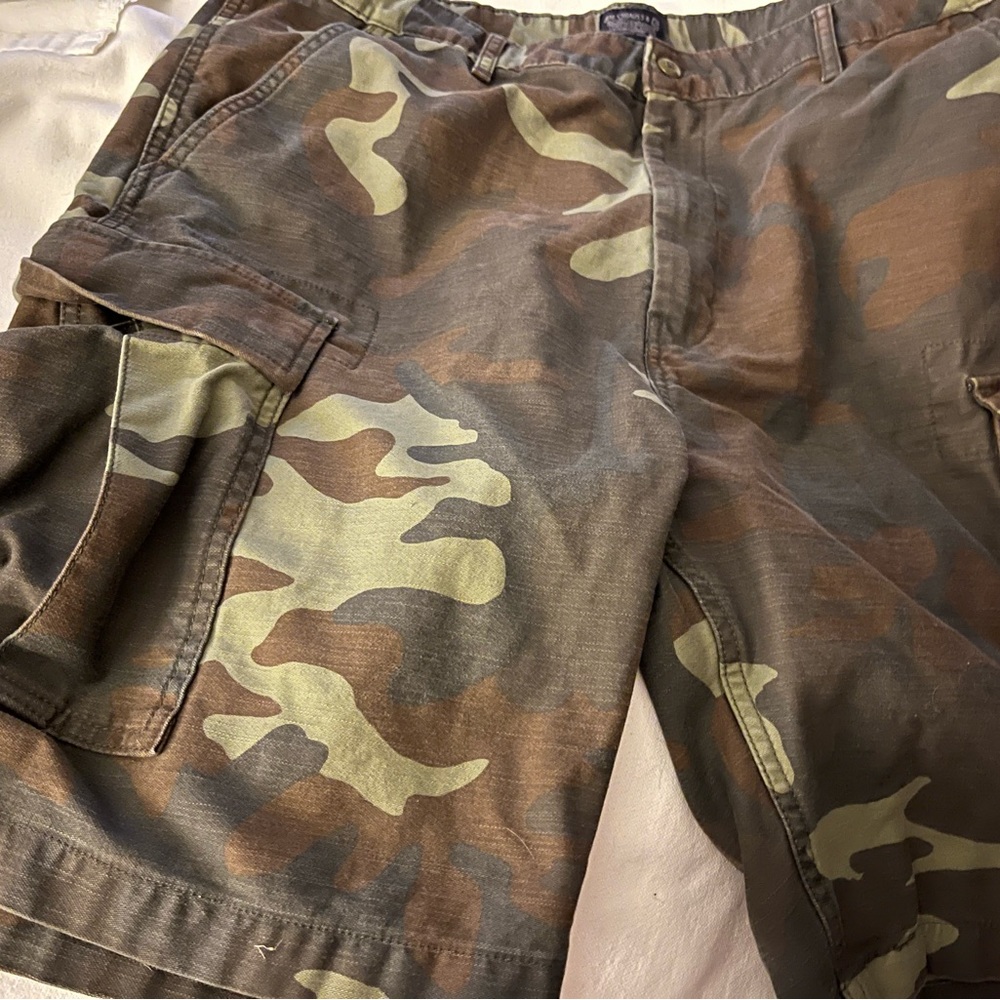 Levi’s Camo Shorts 38